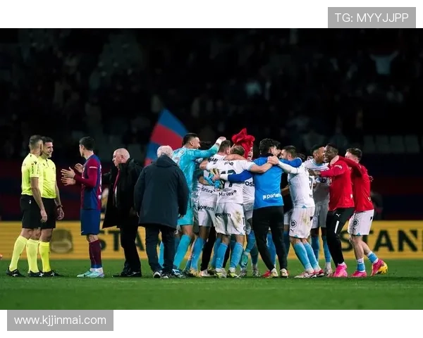 皇马已连续41场西甲不败,距离巴萨保持的最长纪录只差2场 皇马已连续41场西甲不败,距离巴萨保持的最长纪录只差2场